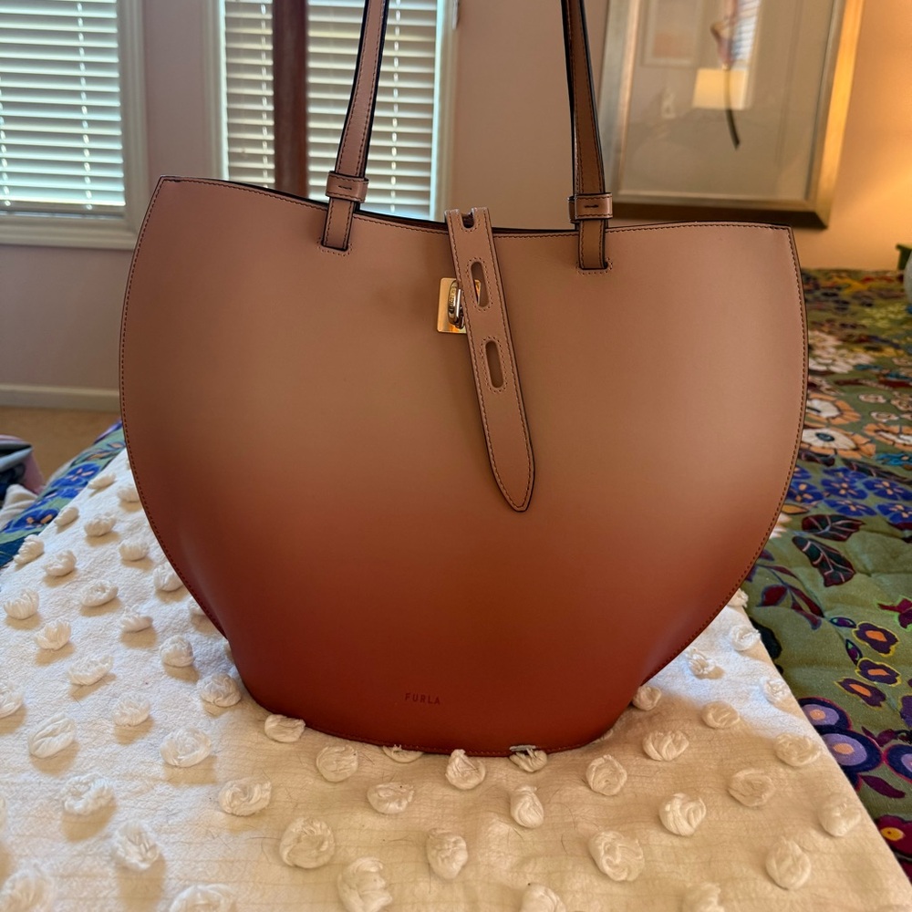 FURLA!  Gorgeous Coral/orange ombré Leather Tote